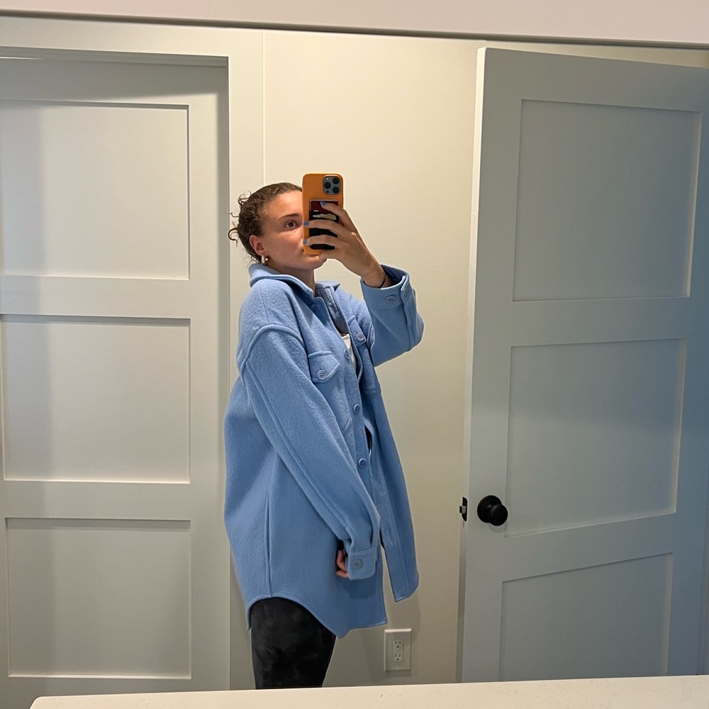 Aritzia blue shirt jacket